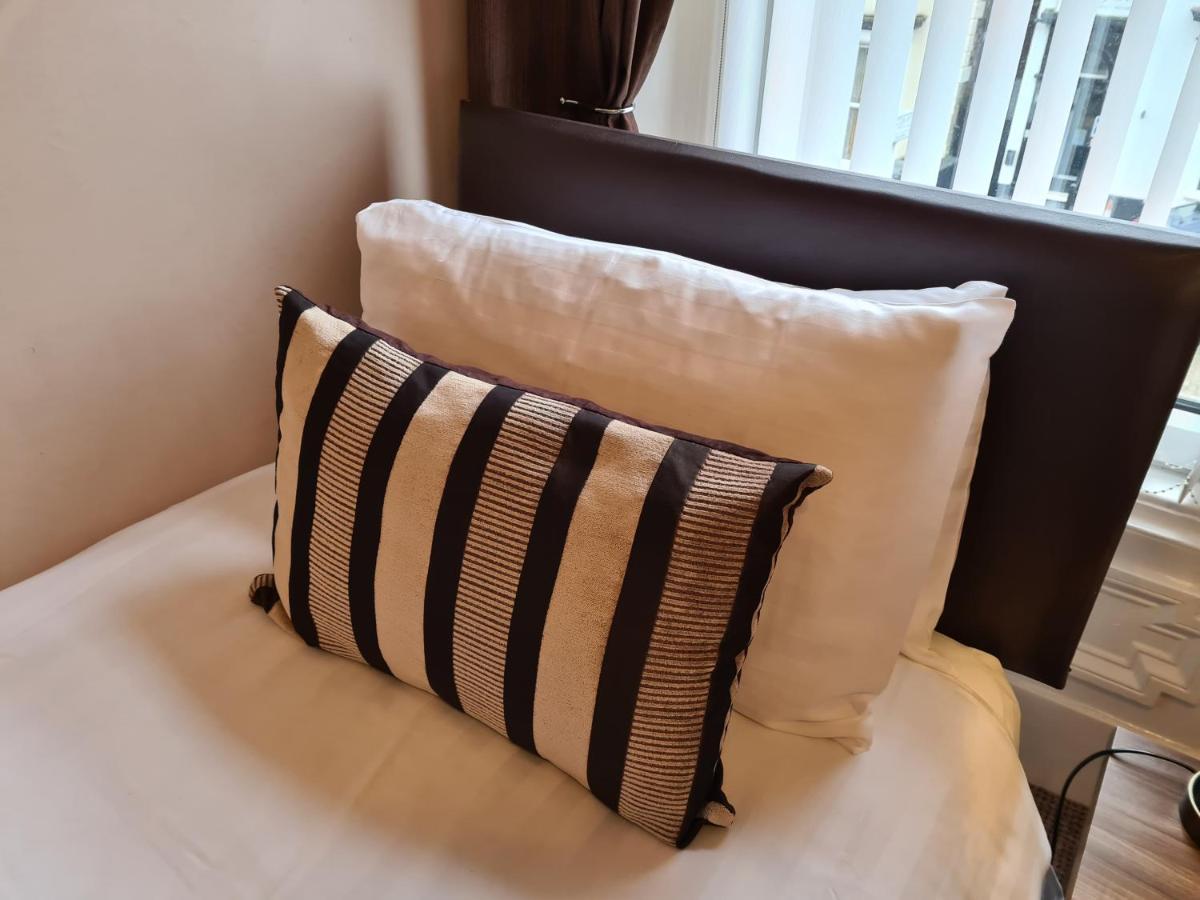 Hotel The Penkelie Southport Esterno foto