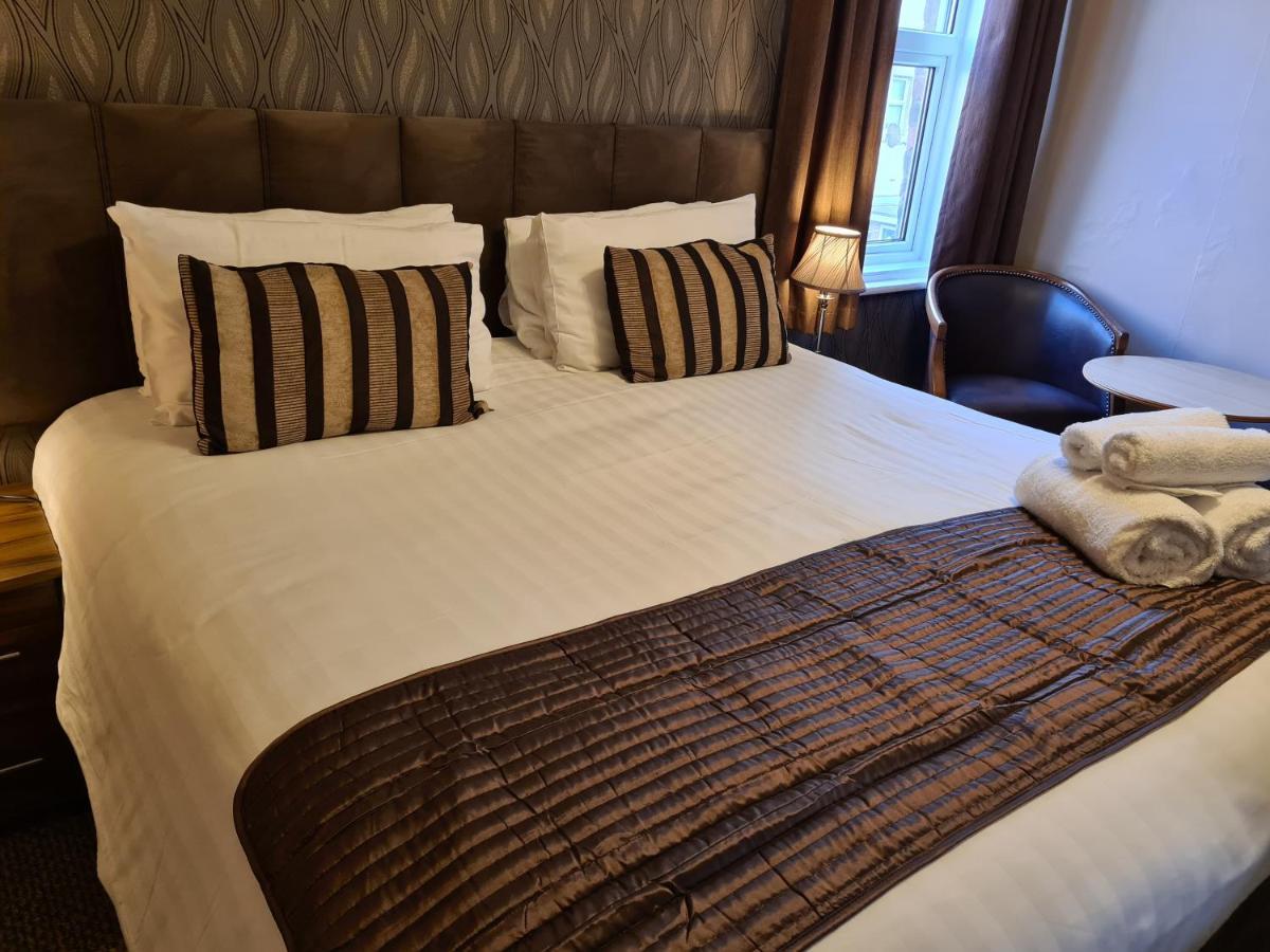 Hotel The Penkelie Southport Esterno foto