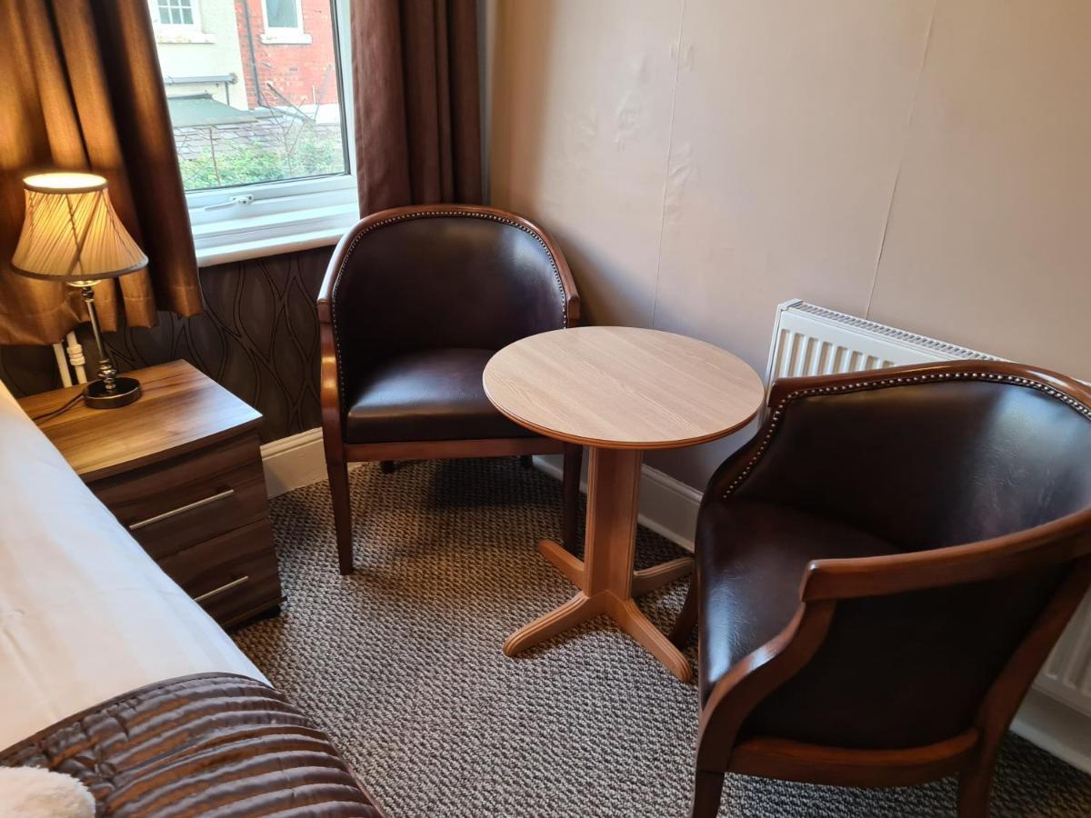 Hotel The Penkelie Southport Esterno foto