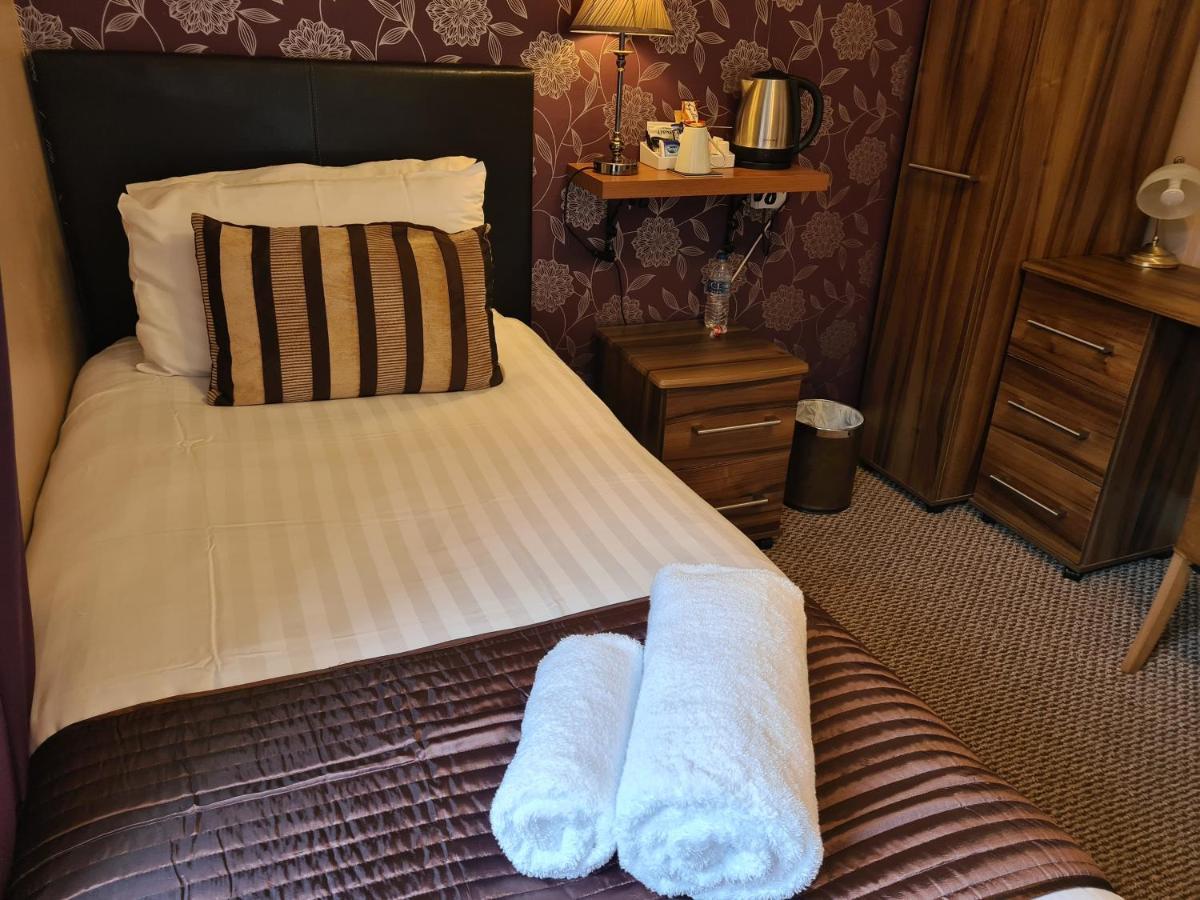 Hotel The Penkelie Southport Esterno foto