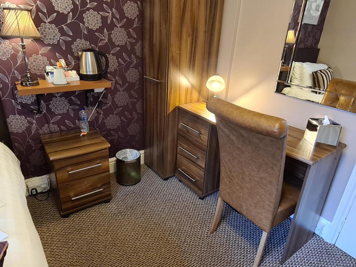 Hotel The Penkelie Southport Esterno foto