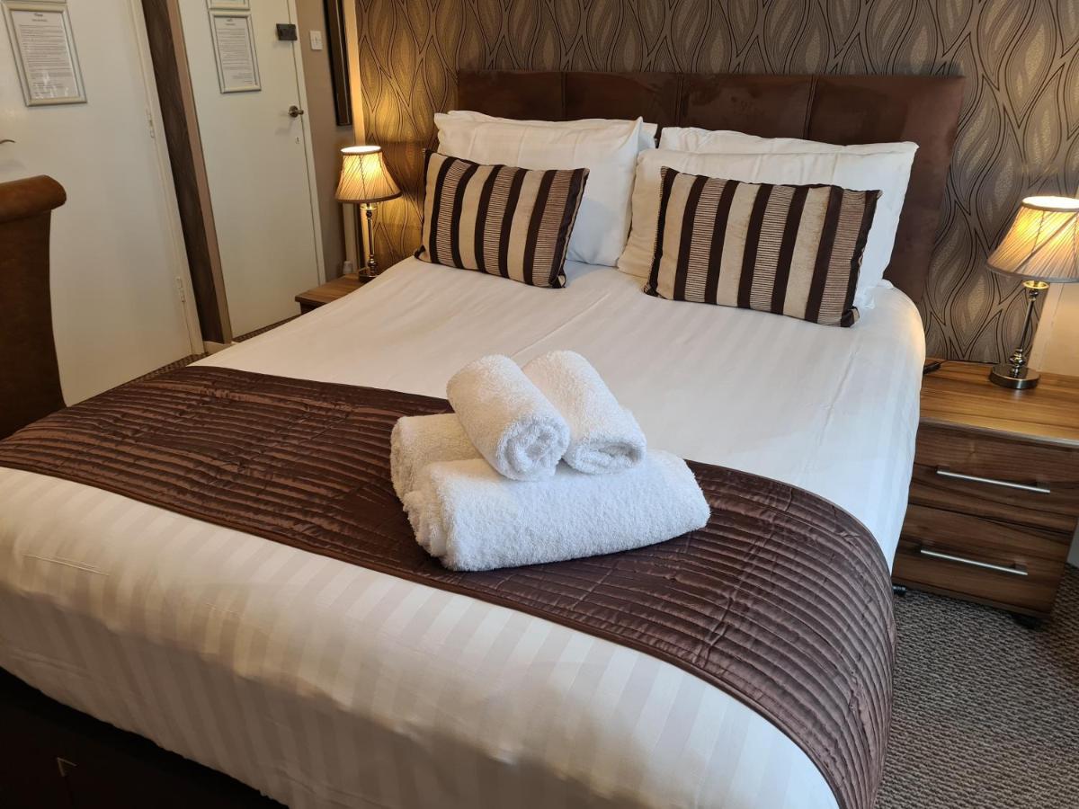 Hotel The Penkelie Southport Esterno foto
