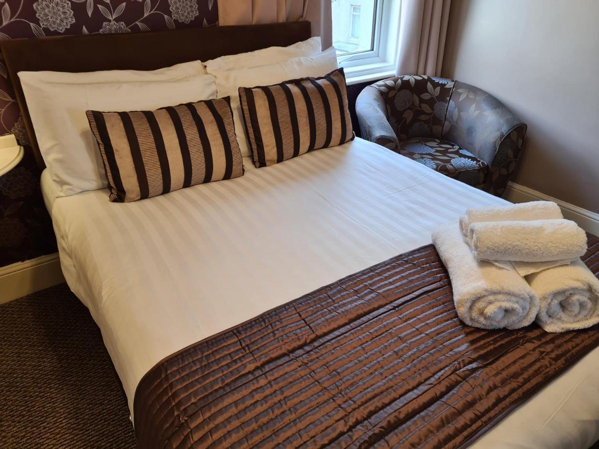 Hotel The Penkelie Southport Esterno foto