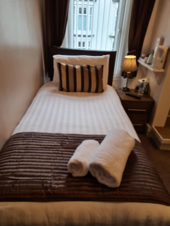 Hotel The Penkelie Southport Esterno foto
