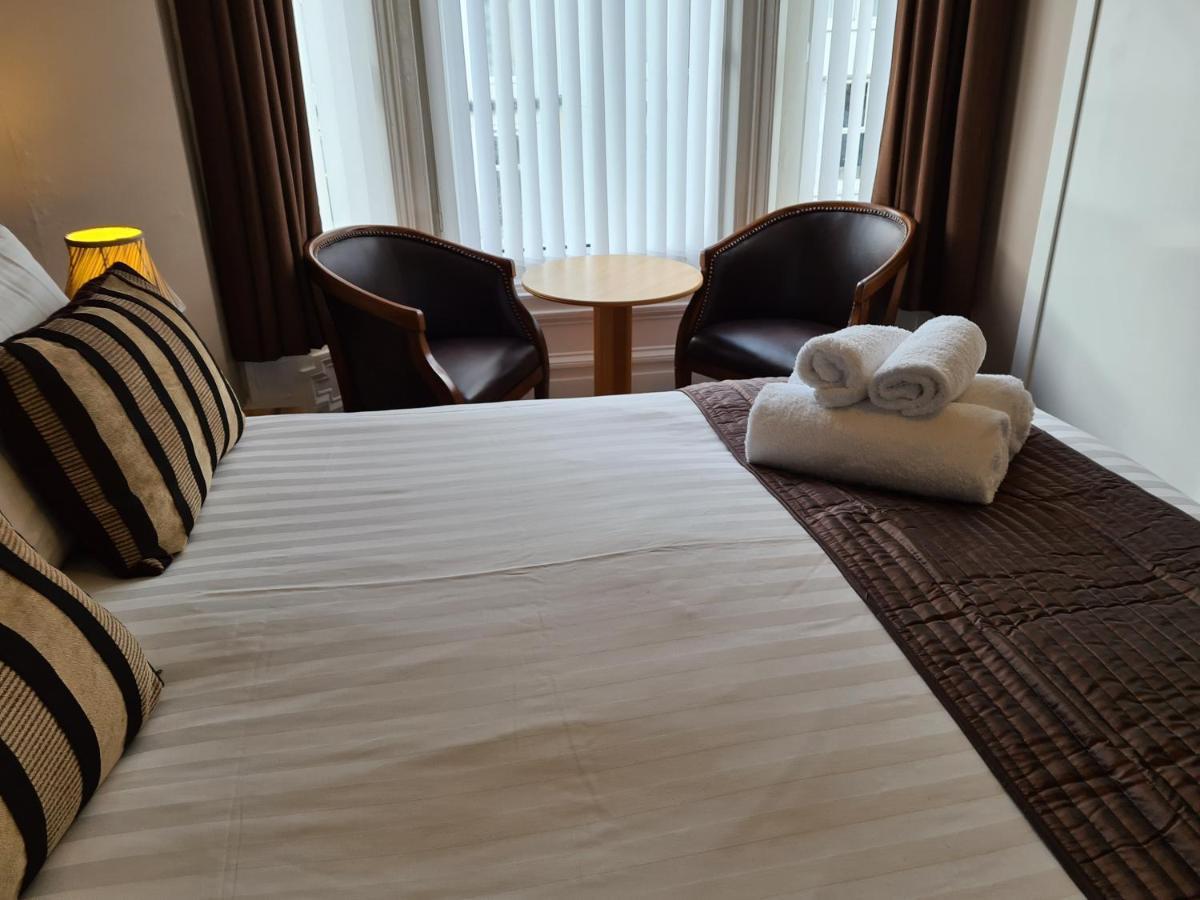 Hotel The Penkelie Southport Esterno foto