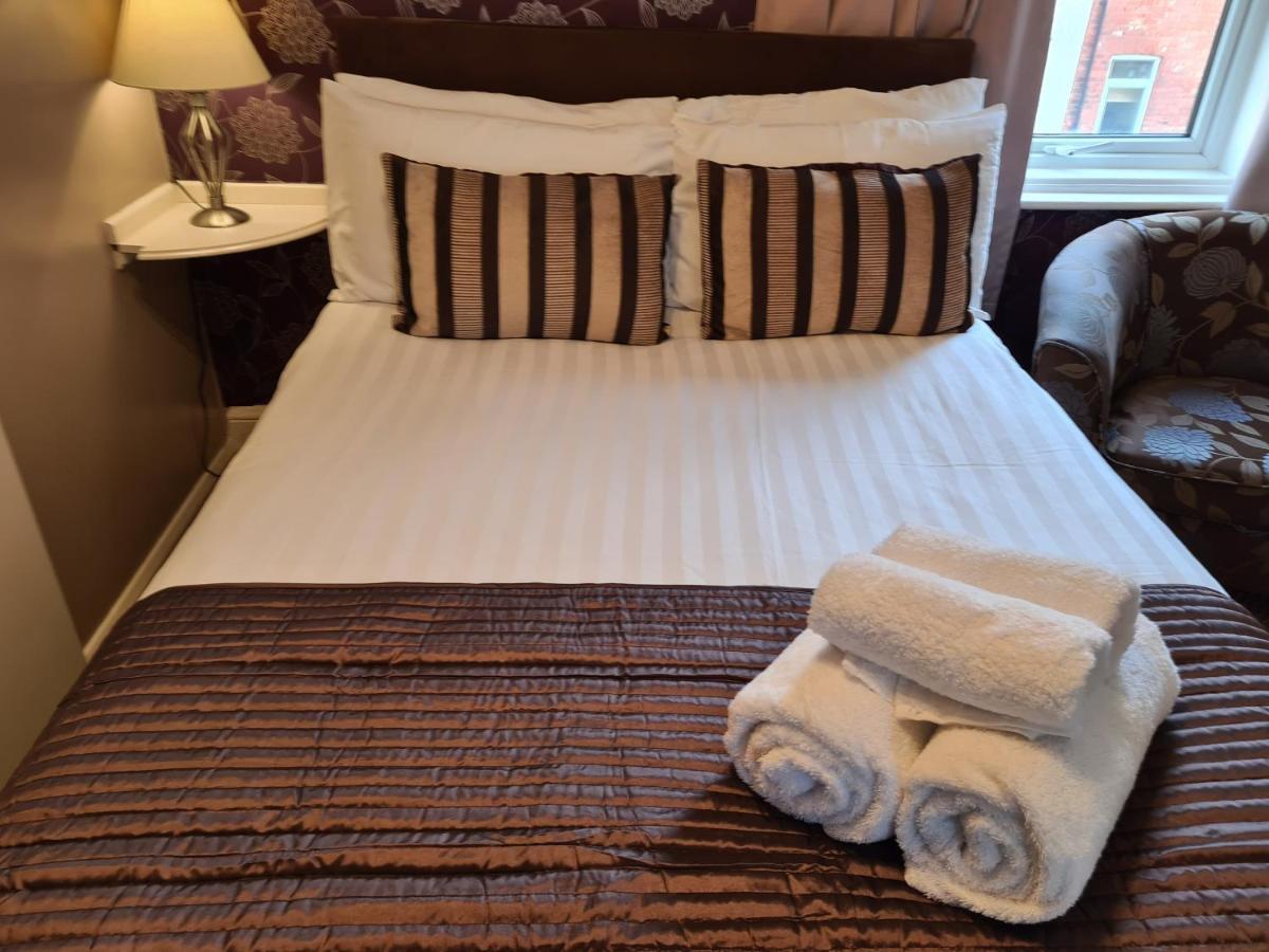 Hotel The Penkelie Southport Esterno foto