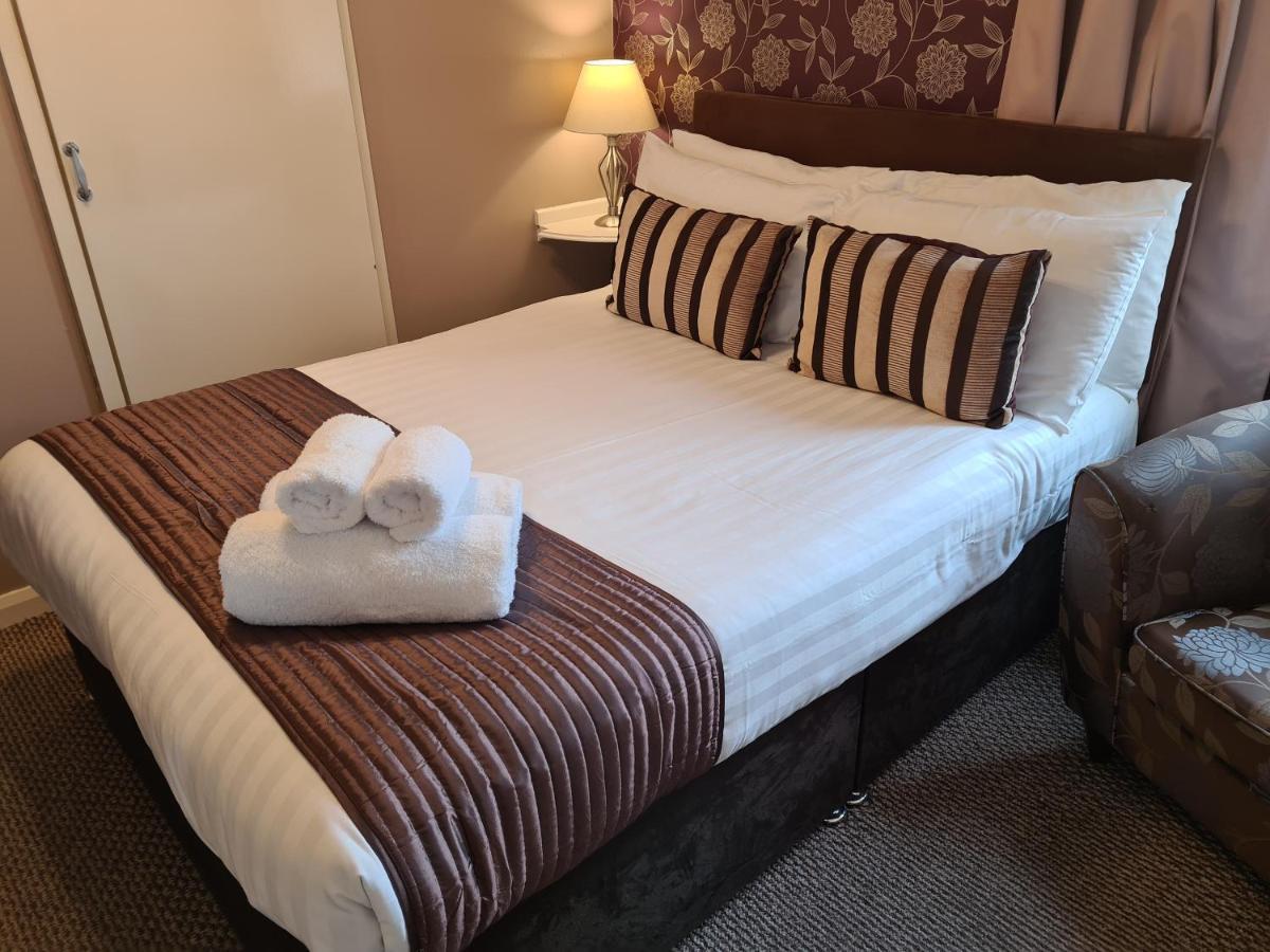 Hotel The Penkelie Southport Esterno foto