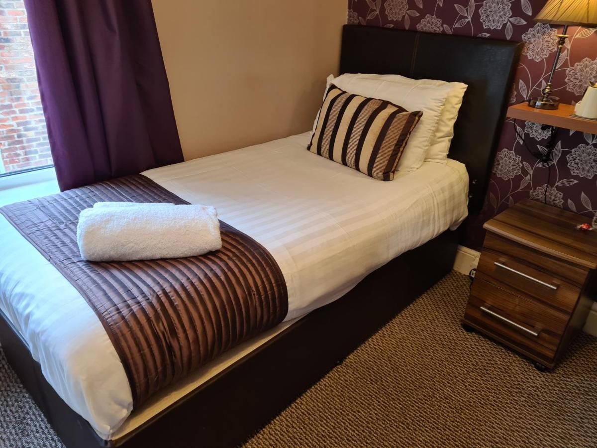 Hotel The Penkelie Southport Esterno foto