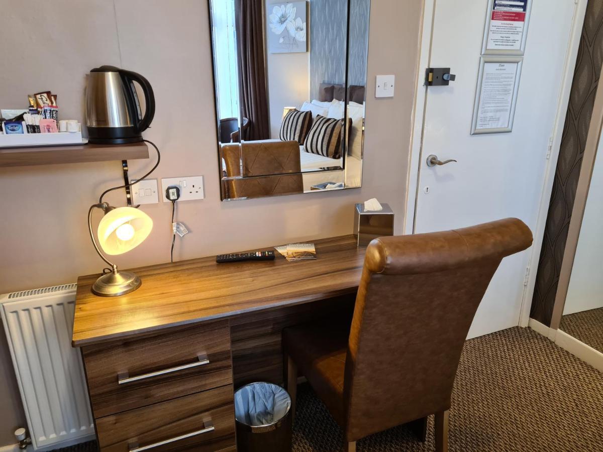 Hotel The Penkelie Southport Esterno foto