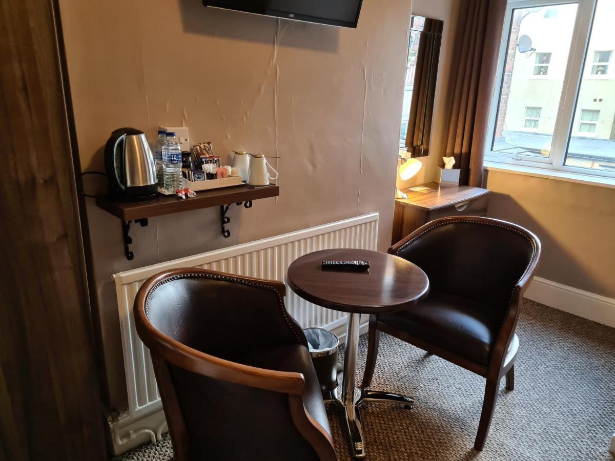Hotel The Penkelie Southport Esterno foto